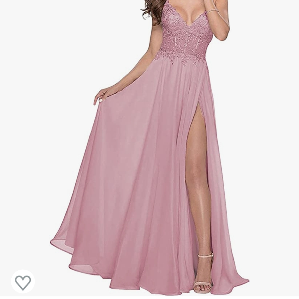Amazon flowy prom dress, lace up back details, size 2, dusty pink color dress.